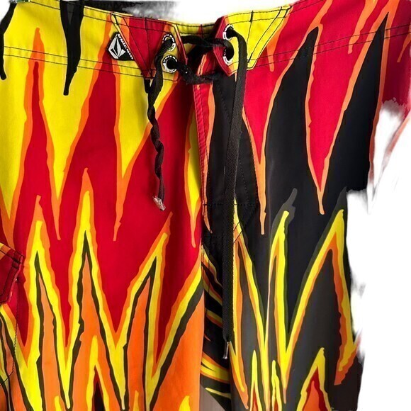 VOLCOM Fire Flames  Shorts‎ men sz  32 - Picture 5 of 5